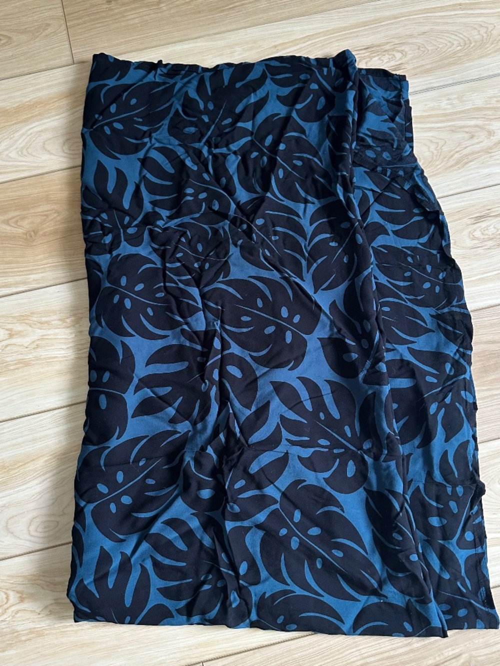Mikoh blue and black leaf print sarong - one size